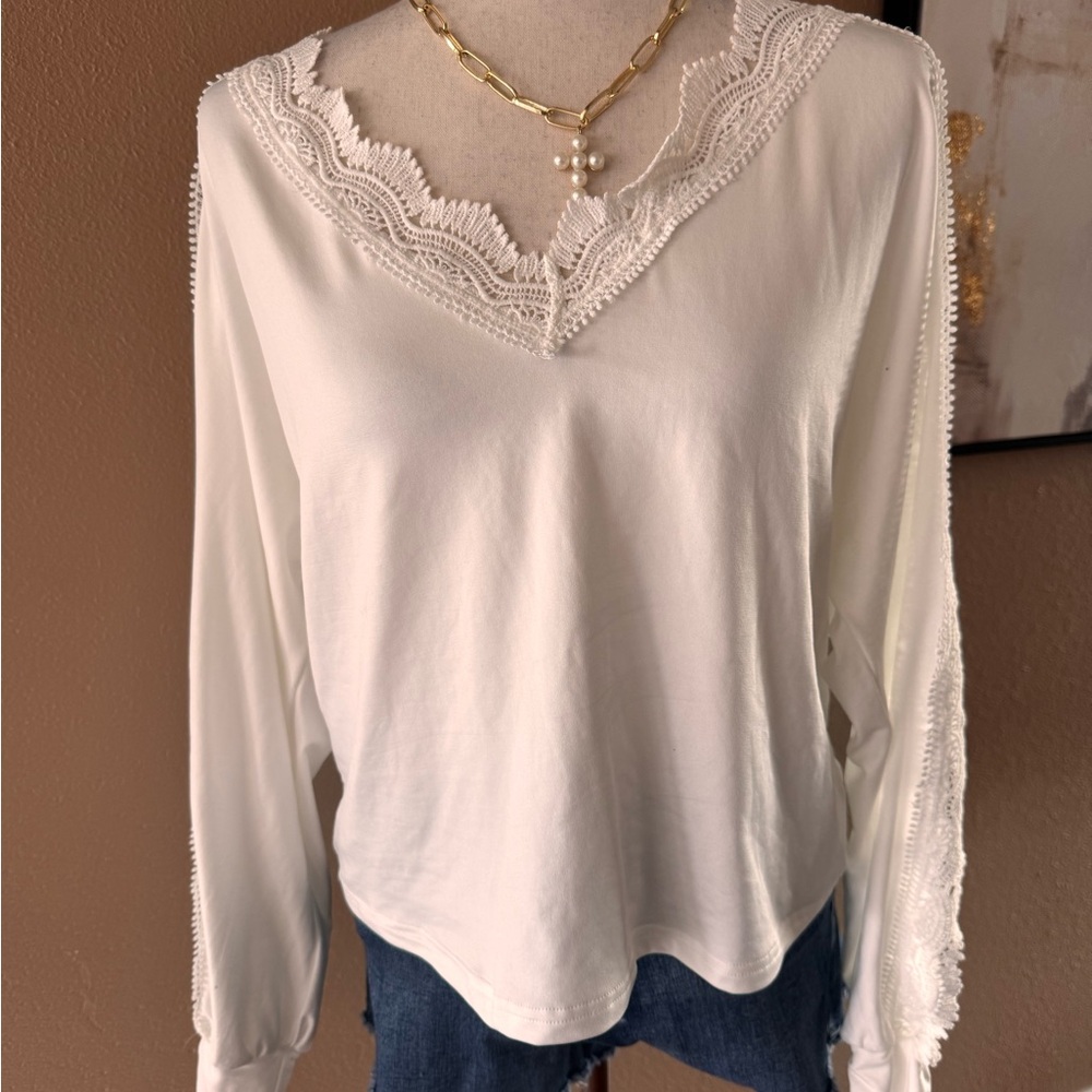 White Lace Trim V-Neck Women's Top - Picture 12 of 13